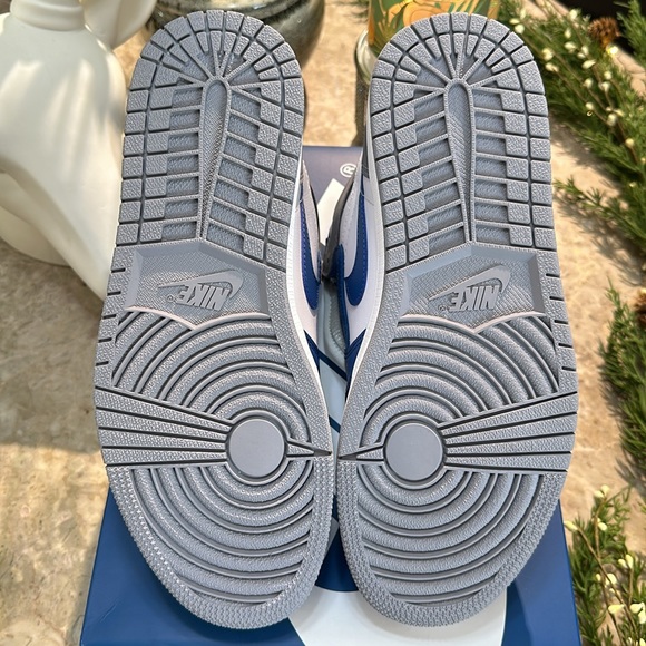 Nike Air Jordan 1 High True Blue - Picture 9 of 17